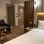 Monalisa Hotel *
