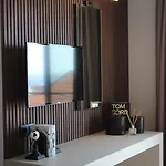 Monalisa Hotel *