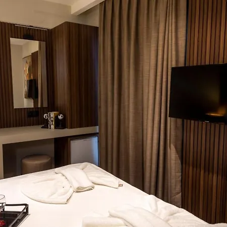 Monalisa Hotel *