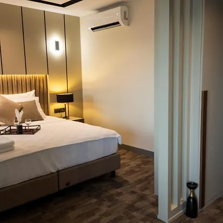 Monalisa Hotel *