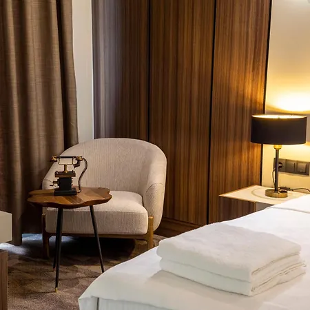 Monalisa Hotel *